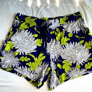 Cabi shorts w/pockets